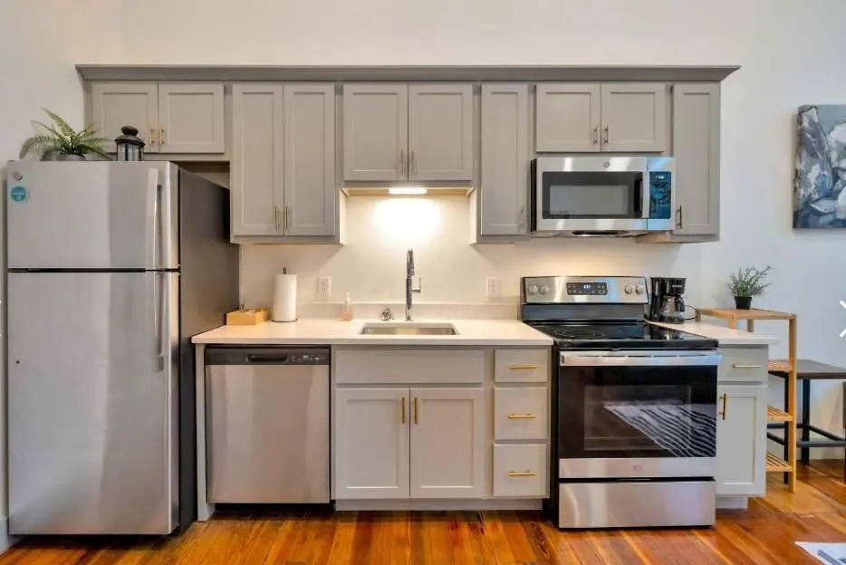 Bright And Modern Studio In Louisville # 303